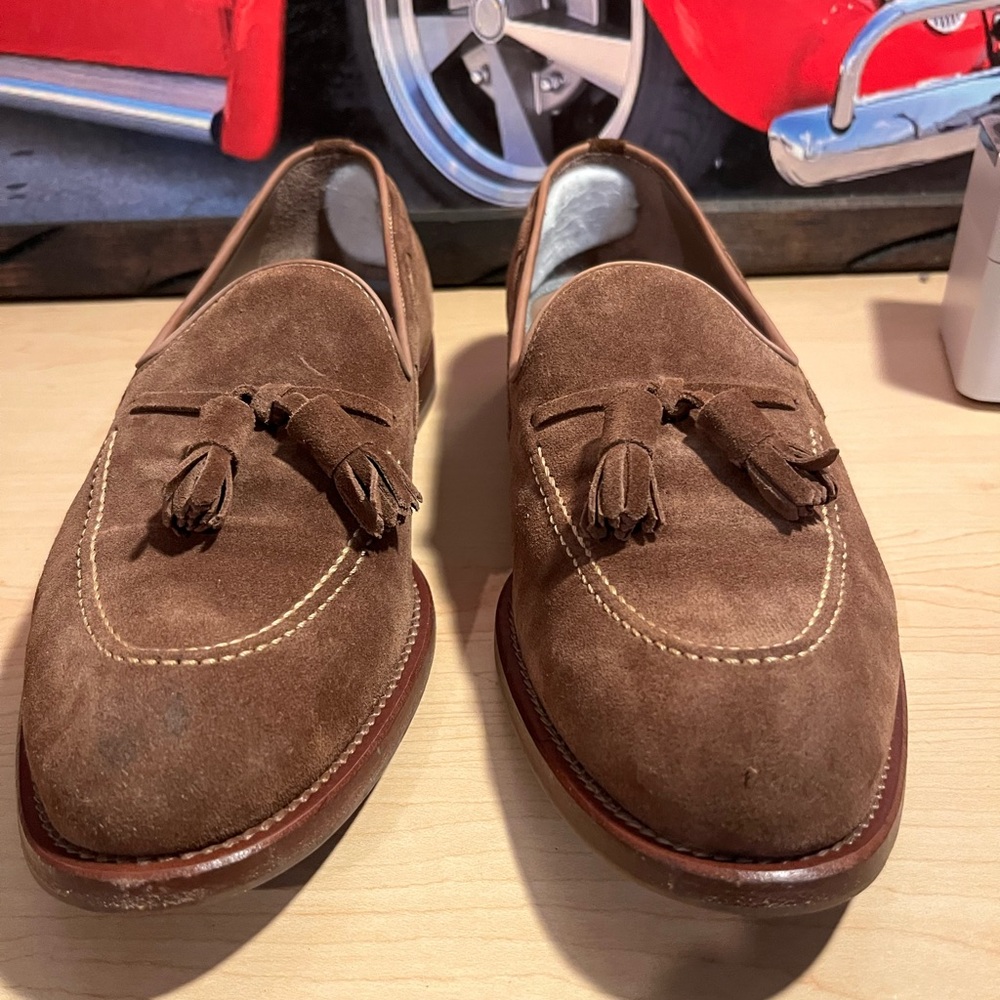 Brunello Cucinelli
Suede loafers with tassels